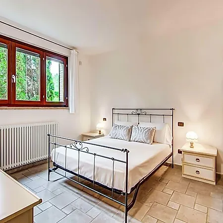Hotel Belvilla By Oyo Rose Di Fratta 4 2*